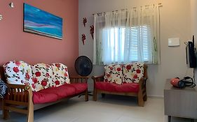 Venha aproveitar o litoral de Peruíbe em apartamento aconchegante ( apartamento primeiro andar)